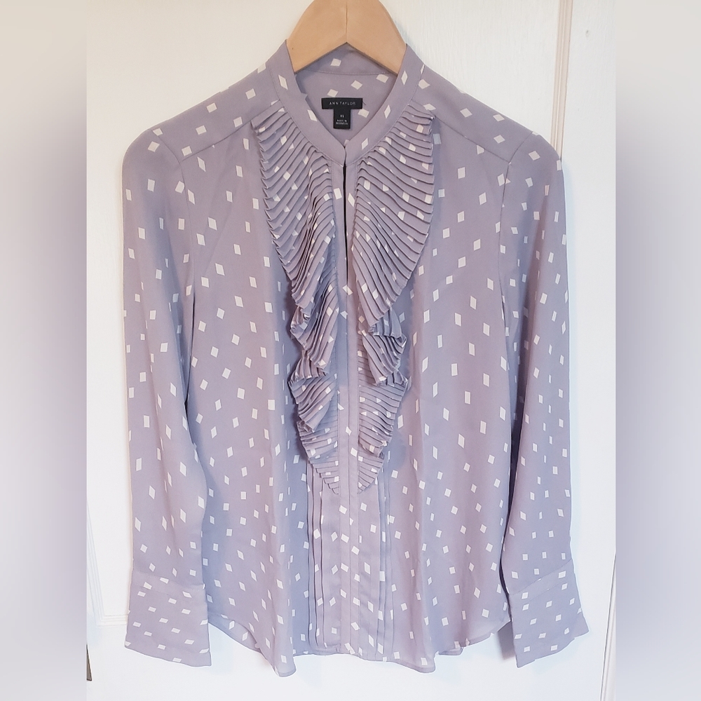 Ann Taylor XS long sleeve ruffle shirt